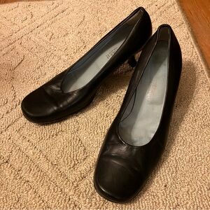 Kenneth Cole New York Vintage 90s Black Round Toe Kitten Heels Sweet & Low 7M